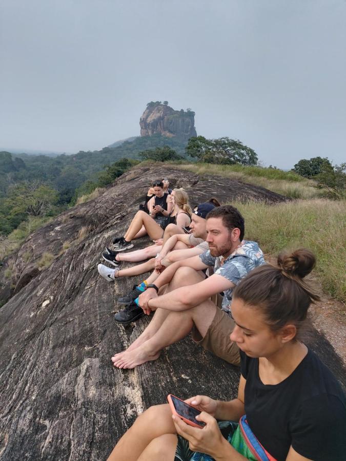 Tree House Hostel Sigiriya Luaran gambar