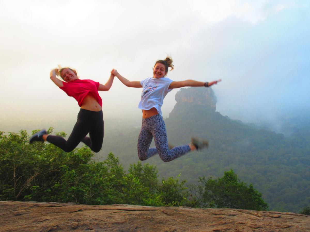 Tree House Hostel Sigiriya Luaran gambar
